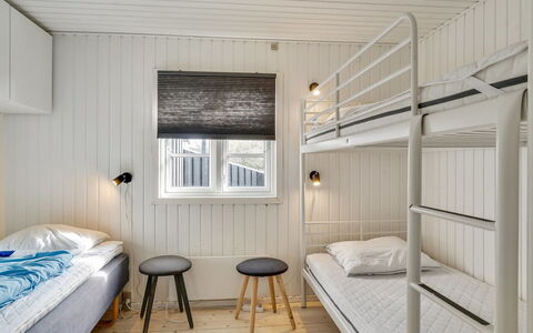 Wiebke - 200M from the Sea: Træ, Etage, Soveværelse, Loft, Sengetøj, Seng, Bed Frame, Planke, Bejdse, Hårdttræ