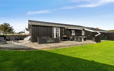 Wiebke - 200M from the Sea: Tag, Hjem, Hus, Sommerhus, Estate, Skygge, Veranda, Landscaping, Gård, Sidespor