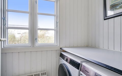 Wiebke - 200M from the Sea: Træ, Gulvbelægning, Indretning, Etage, Møbel, Trægulve, Værelse, Loft, Bejdse, Hårdttræ