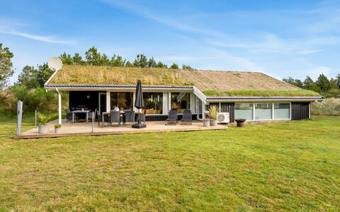 Helene - 1.5Km from the Sea: Tag, Hus, Hjem, Sommerhus, Sidespor, Estate, Indkørsel, Garden Bygninger, Gård, Skur