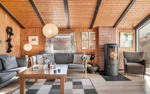 Madita - 310M from the Sea: Møbel, Træ, Gulvbelægning, Indretning, Etage, Bord, Stue, Couch, Stol, Bejdse