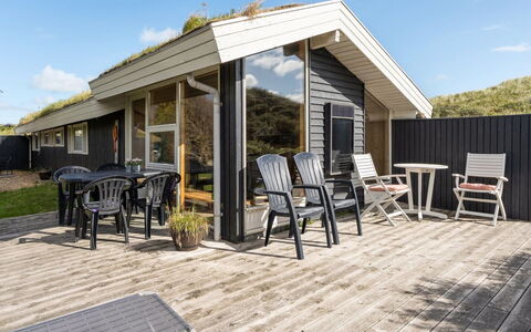 Madita - 310M from the Sea: Træ, Tag, Sommerhus, Hjem, Sidespor, Skygge, Hårdttræ, Planke, Veranda, Udvej