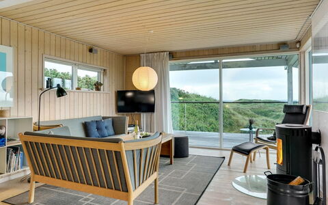 Josten - 500M from the Sea: Træ, Indretning, Møbel, Loft, Gulvbelægning, Etage, Lysarmatur, Stue, Stol, Hårdttræ