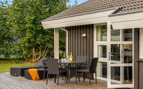 Mechthild - 2.7Km from the Sea: Loft, Gulvbelægning, Indretning, Etage, Kompositmateriale, Møbel, Udvej, Hotel, Design, Dagslys