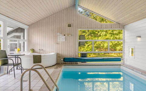 Mechthild - 2.7Km from the Sea: Loft, Gulvbelægning, Indretning, Etage, Kompositmateriale, Møbel, Udvej, Hotel, Design, Dagslys