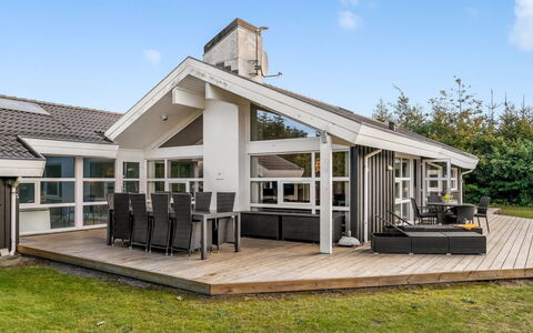 Mechthild - 2.7Km from the Sea: Loft, Gulvbelægning, Indretning, Etage, Kompositmateriale, Møbel, Udvej, Hotel, Design, Dagslys
