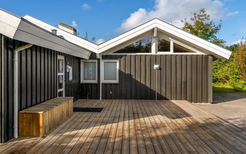 Mechthild - 2.7Km from the Sea: Loft, Gulvbelægning, Indretning, Etage, Kompositmateriale, Møbel, Udvej, Hotel, Design, Dagslys