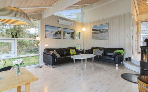 Immi - 1.5Km from the Sea: Træ, Hjem, Loft, Dør, Sommerhus, Trægulve, Stue, Hårdttræ, Planke
