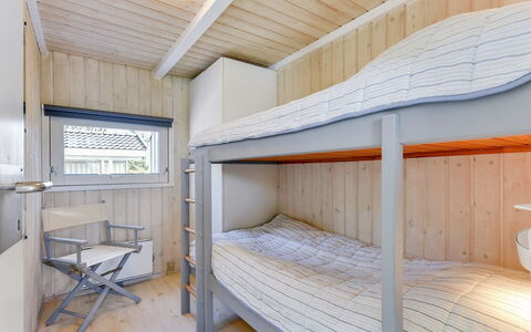 Immi - 1.5Km from the Sea: Træ, Køjeseng, Etage, Loft, Soveværelse, Planke, Bejdse, Seng, Hårdttræ, Sengetøj