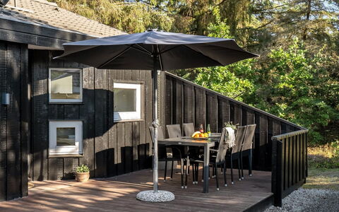 Immi - 1.5Km from the Sea: Møbel, Indretning, Stol, Gulvbelægning, Bord, Udvej, Etage, Loft, Værelse, Eco Hotel