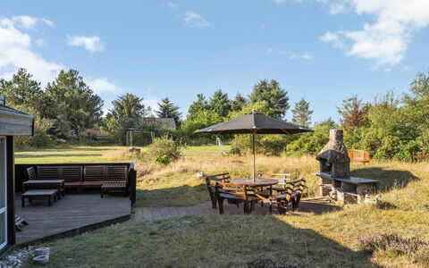 Immi - 1.5Km from the Sea: Møbel, Indretning, Stol, Gulvbelægning, Bord, Udvej, Etage, Loft, Værelse, Eco Hotel