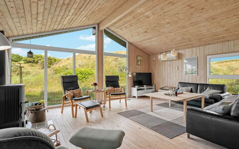 Rosemari - 260M from the Sea: Hus, Hjem, Dør, Tag, Sommerhus, Estate, Have, Skygge, Sidespor, Gård