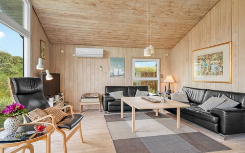 Rosemari - 260M from the Sea: Sommerhus, Have, Sidespor, Garden Bygninger, Skygge, Gård, Backyard, Lawn, Stuehus, Landscaping