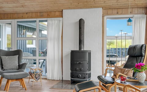 Rosemari - 260M from the Sea: Sommerhus, Have, Sidespor, Garden Bygninger, Skygge, Gård, Backyard, Lawn, Stuehus, Landscaping