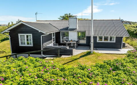 Baldine - 140M from the Sea: Tag, Hus, Hjem, Sommerhus, Dør, Veranda, Sidespor, Estate, Stuehus, Indkørsel