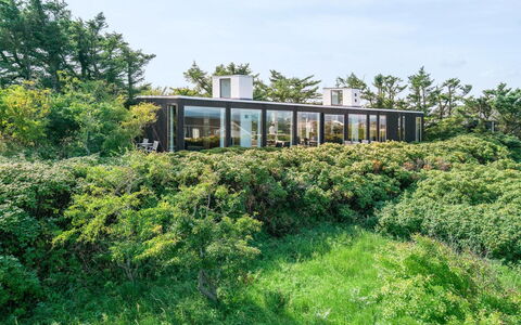 Wuantekica - 410M from the Sea: Gulvbelægning, Væg, Etage, Indretning, Træ, Loft, Trægulve, Belysning, Møbel, Laminat Gulv