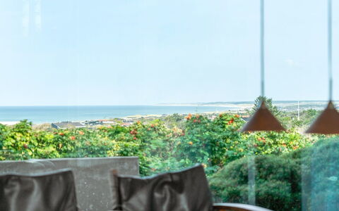 Wuantekica - 410M from the Sea: Gulvbelægning, Væg, Etage, Indretning, Træ, Loft, Trægulve, Belysning, Møbel, Laminat Gulv