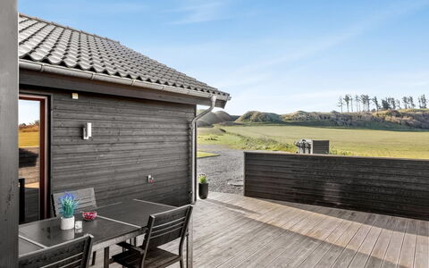 Antina - 400M from the Sea: Tag, Land Lot, Sommerhus, Hjem, Landdistrikt, Skur, Sidespor, Garden Bygninger, Bjælkehytte, Hytte