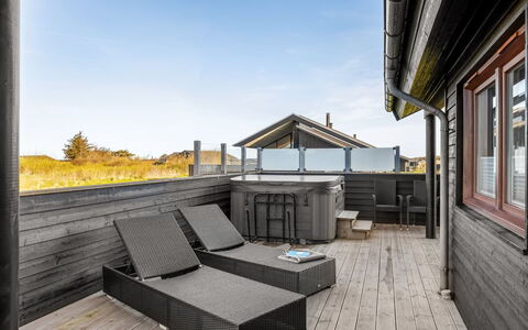 Antina - 400M from the Sea: Tag, Land Lot, Sommerhus, Hjem, Landdistrikt, Skur, Sidespor, Garden Bygninger, Bjælkehytte, Hytte