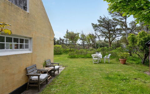 Helny - 300M from the Sea: Hjem, Sommerhus, Veranda, Hårdttræ, Sidespor, Dæk, Skygge, Planke, Estate, Garden Bygninger