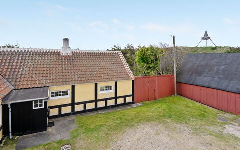 Helny - 300M from the Sea: Hjem, Sommerhus, Veranda, Hårdttræ, Sidespor, Dæk, Skygge, Planke, Estate, Garden Bygninger