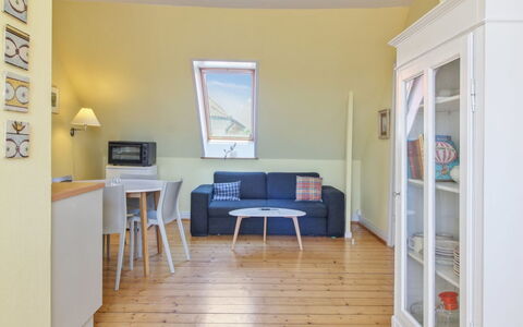 Siggut - 250M from the Sea: Sommerhus, Have, Sidespor, Garden Bygninger, Skygge, Gård, Backyard, Lawn, Stuehus, Landscaping