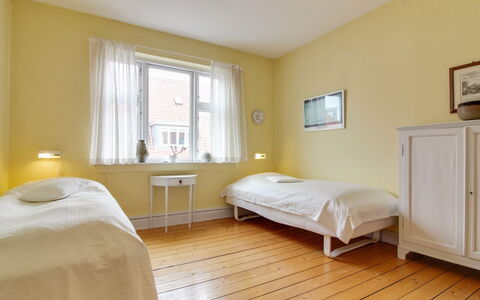 Siggut - 250M from the Sea: Sommerhus, Have, Sidespor, Garden Bygninger, Skygge, Gård, Backyard, Lawn, Stuehus, Landscaping