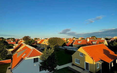 Jarkko - 200M from the Sea: Loft, Gulvbelægning, Indretning, Etage, Kompositmateriale, Møbel, Udvej, Hotel, Design, Dagslys