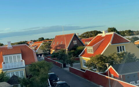 Jarkko - 200M from the Sea: Loft, Gulvbelægning, Indretning, Etage, Kompositmateriale, Møbel, Udvej, Hotel, Design, Dagslys