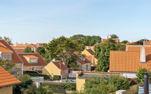 Jarkko - 200M from the Sea: Himmel, Boligområde, Tag, Hus, Hjem, Kvarter, Facade, Urban Design, Menneskelig Bosættelse, Forstad