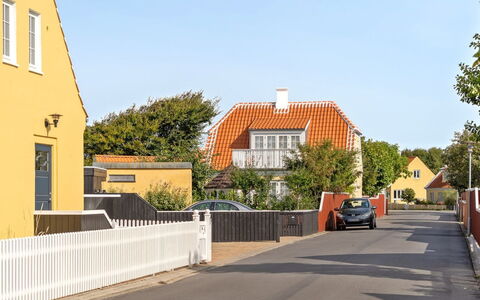 Jarkko - 200M from the Sea: Bygning, Boligområde, Hus, Facade, Hjem, Arkitektur, Kvarter, Tag, Menneskelig Bosættelse, Forstad