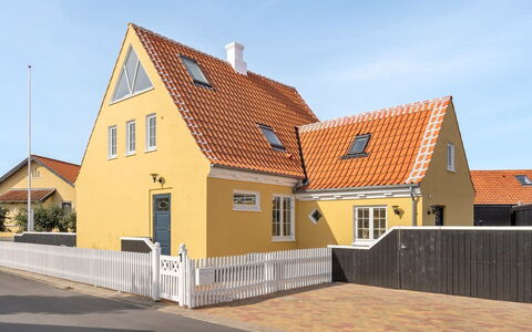 Jarkko - 200M from the Sea: Bygning, Boligområde, Tag, Hus, Hjem, Facade, Arkitektur, Menneskelig Bosættelse, Kompositmateriale, Sommerhus