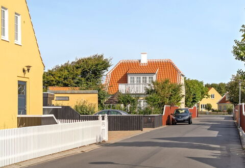 Jarkko - 200M from the Sea: Bygning, Boligområde, Hus, Facade, Hjem, Arkitektur, Kvarter, Tag, Menneskelig Bosættelse, Forstad
