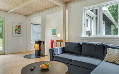 Sverkel - 700M from the Sea: Gulvbelægning, Indretning, Møbel, Etage, Træ, Loft, Trægulve, Værelse, Stue, Couch