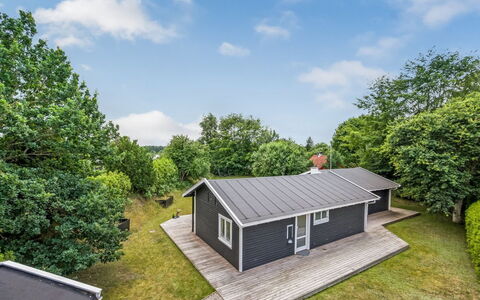 Sverkel - 700M from the Sea: Græs, Busk, Hus, Have, Hjem, Sommerhus, Land Lot, Lawn, Bunddække