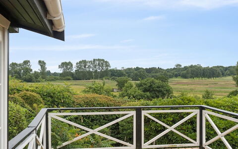 Ylermi - 1.5Km from the Sea: Veranda, Gelænder, Hegn, Sommerhus, Dæk, Hårdttræ, Estate, Skygge, Altan, Stuehus