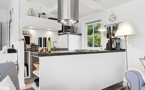 Ylermi - 1.5Km from the Sea: Køkken, Møbel, Indretning, Gulvbelægning, Køkken Apparat, Loft, Countertop, Større Bandage, Husholdningsapparat, Etage
