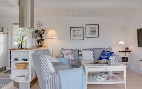 Ylermi - 1.5Km from the Sea: Hus, Sommerhus, Tag, Garden Bygninger, Skygge, Skur, Backyard, Udendørs Møbler, Gård, Lawn