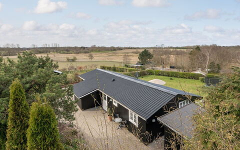 Ylermi - 1.5Km from the Sea: Hus, Sommerhus, Tag, Garden Bygninger, Skygge, Skur, Backyard, Udendørs Møbler, Gård, Lawn