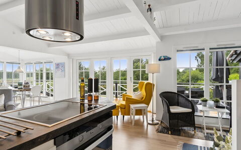 Ylermi - 1.5Km from the Sea: Indretning, Gulvbelægning, Møbel, Loft, Etage, Køkken, Countertop, Lysarmatur, Belysning, Stol