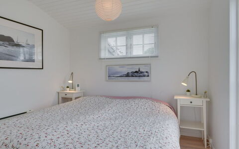 Ylermi - 1.5Km from the Sea: Seng, Soveværelse, Indretning, Loft, Sengetøj, Møbel, Sengetøj, Etage, Sengetøj, Gulvbelægning