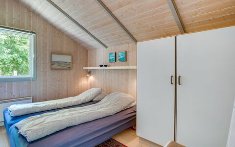 Marjatta - 850M from the Sea: Træ, Soveværelse, Loft, Seng, Indretning, Etage, Sengetøj, Bed Frame, Sengetøj, Hjem