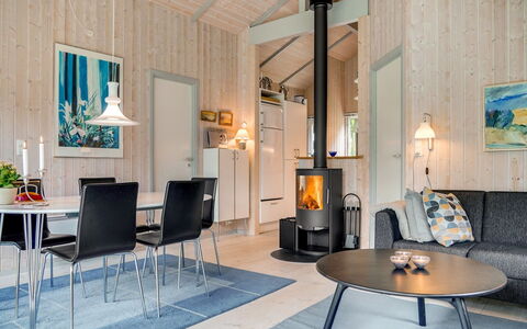 Marjatta - 850M from the Sea: Boligområde, Tag, Forstad, Indkørsel, Estate, Skorsten
