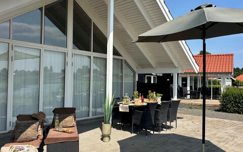 Domi - 1.2Km from the Sea: Tag, Hjem, Skygge, Dør, Estate, Udendørs Møbler, Sidespor, Veranda, Gård