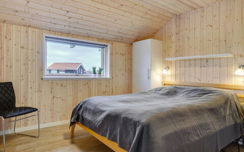Domi - 1.2Km from the Sea: Træ, Loft, Indretning, Gulvbelægning, Etage, Soveværelse, Værelse, Hjem, Lysarmatur, Seng