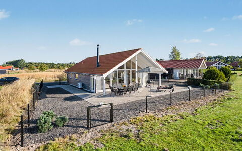 Domi - 1.2Km from the Sea: Tag, Hus, Hjem, Sommerhus, Estate, Indkørsel, Skygge, Sidespor, Veranda, Stuehus