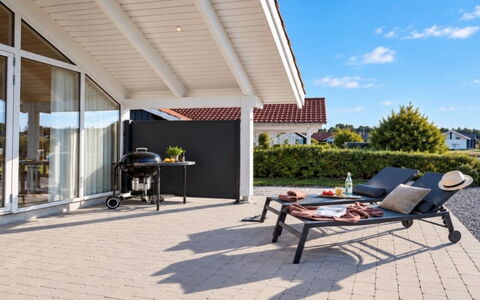 Domi - 1.2Km from the Sea: Udendørs Møbler, Skygge, Blomsterkrukke, Stol, Stueplante, Gårdhave, Markise, Dæk, Design, Veranda