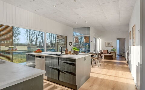Vanna - 1.2Km from the Sea: Gulvbelægning, Træ, Loft, Etage, Køkken, Indretning, Trægulve, Countertop, Møbel, Hjem