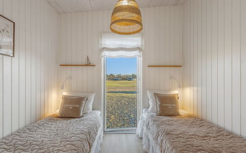 Vanna - 1.2Km from the Sea: Soveværelse, Hårdttræ, Planke, Seng, Dagslys, Sengetøj