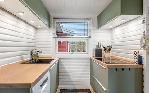 Aarno - 700M from the Sea: Træ, Køkken, Indretning, Gulvbelægning, Countertop, Køkken Apparat, Større Bandage, Loft, Etage, Cabinetry